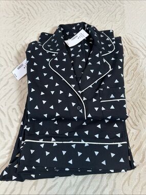 NWT! Bootlegger Black Triangle Print Pajama Set with White Piping Size M
